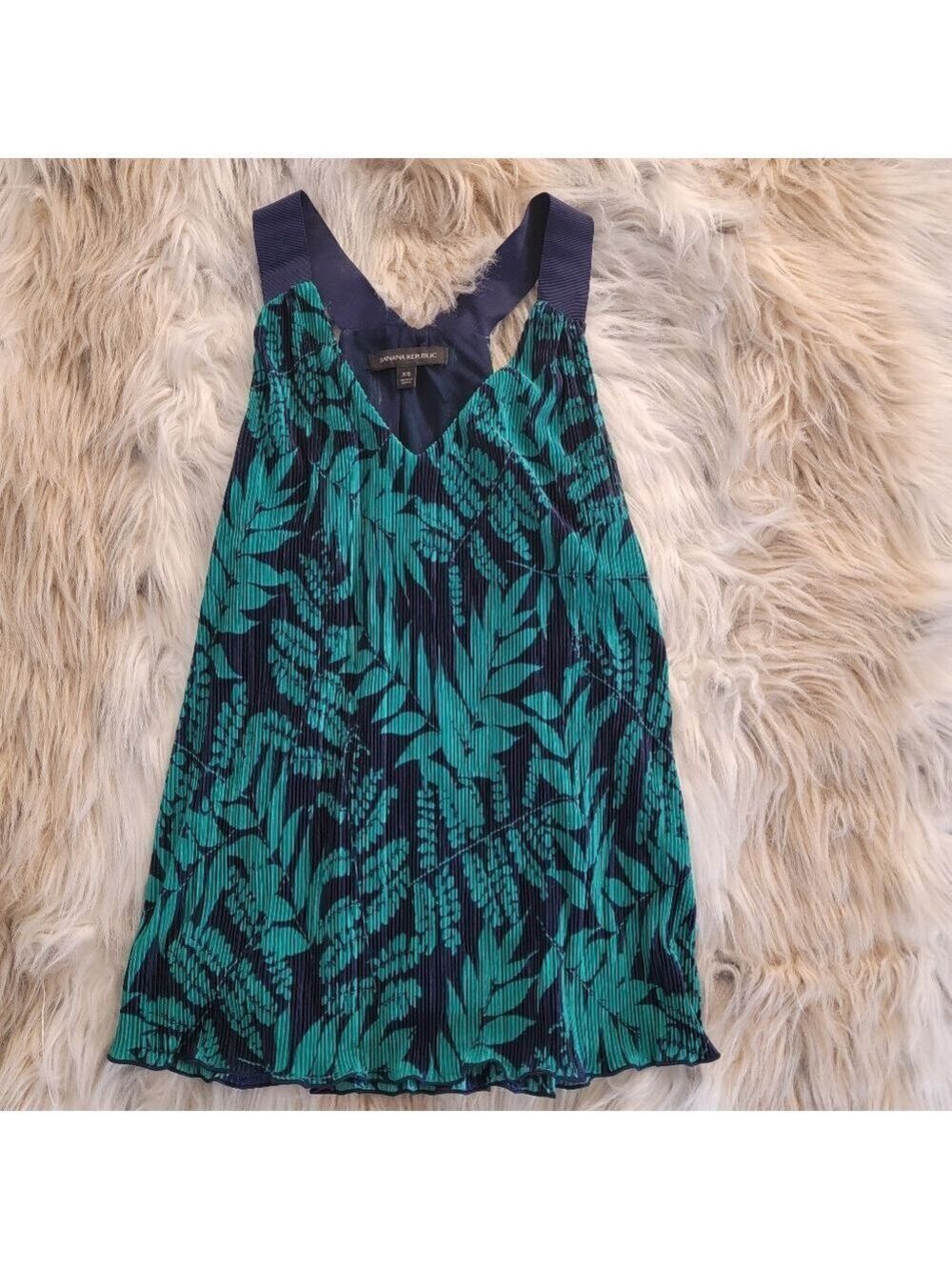 Banana Republic Pleated Tropical Fern Tank - Picture 2 of 5
